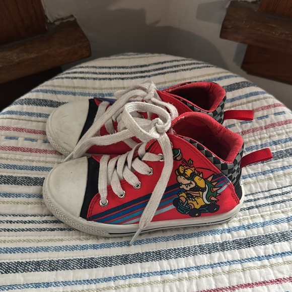 Super Mario Luigi Kids hi-tops Sneakers size 11 - Picture 1 of 6
